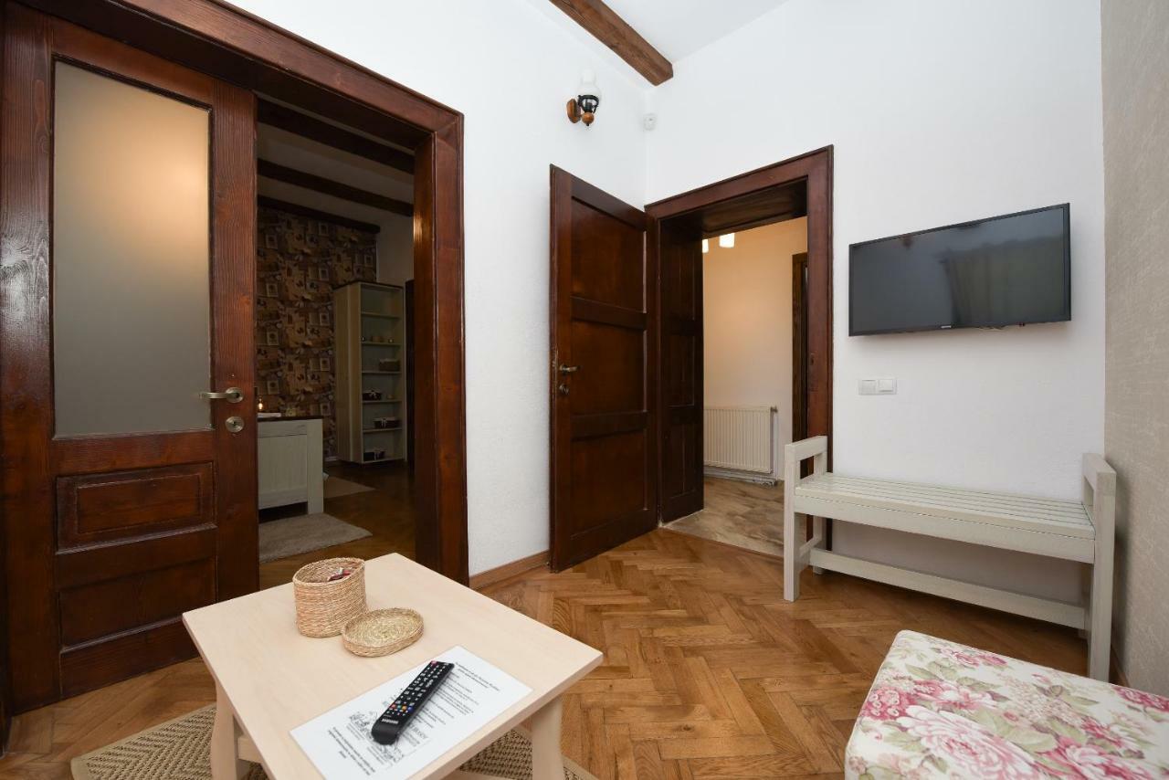 Buzoianu Residence By Holztreppe บราชอฟ ภายนอก รูปภาพ